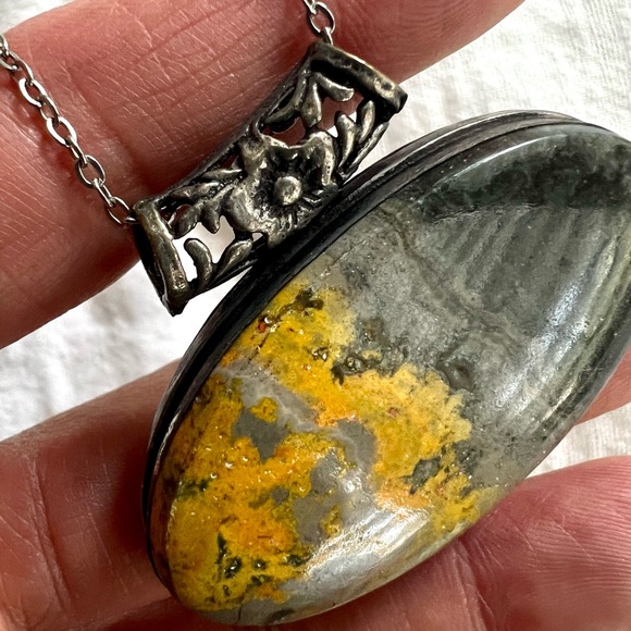 925 Quantum Bumble Bee Jasper Antiqued Pendant Necklace - Picture 9 of 10